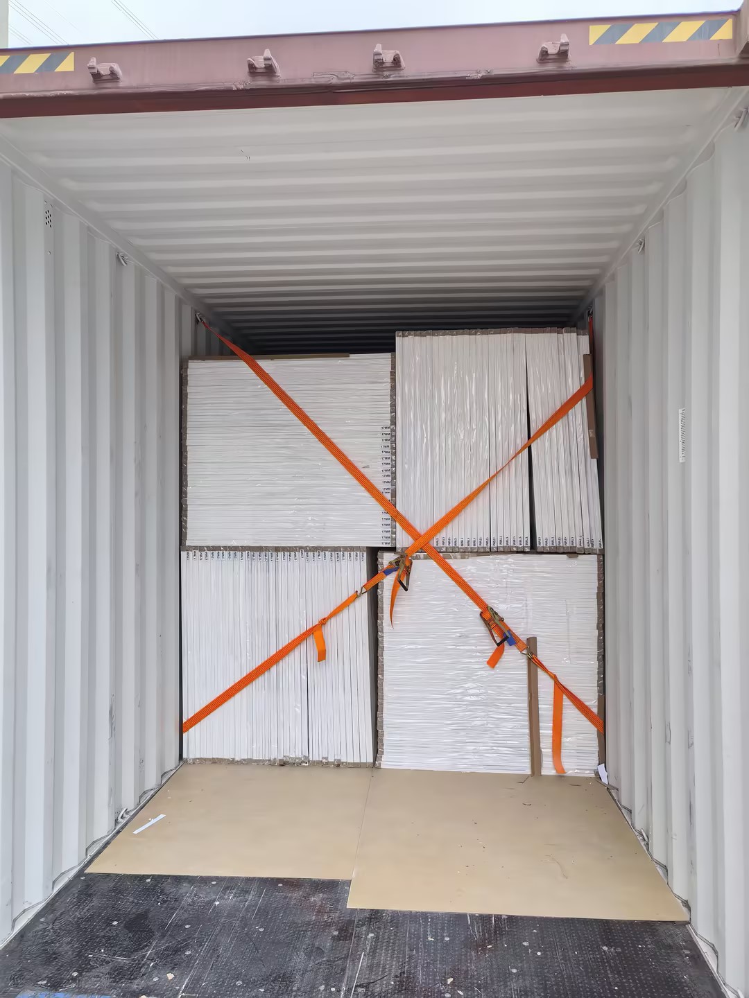 ألواح الرغوة PVC أم الخشب الرقائقي: أيهما أفضل للخزائن؟